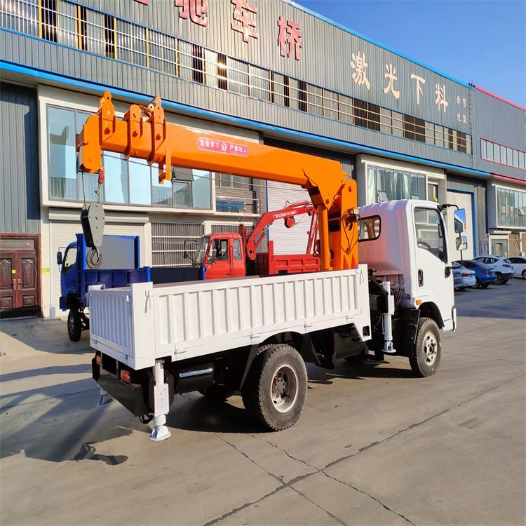 自贡市三轮随车吊定制 农用改装机自备吊中瑞长期出售